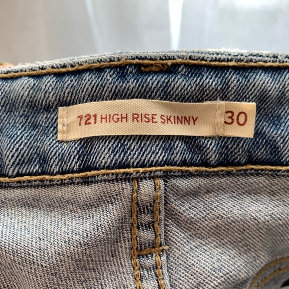Levi High Waisted Jeans - Picture 6 of 6